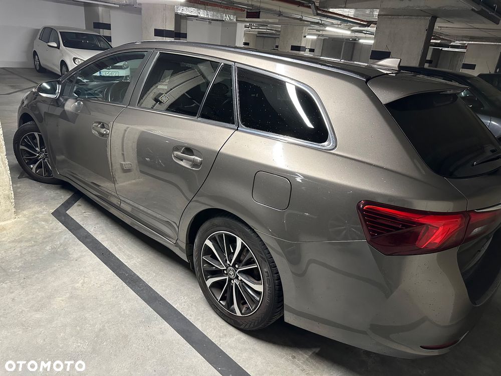 Toyota Avensis 1.8 Premium - 5