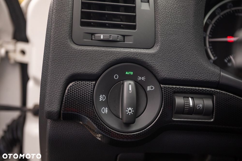 Skoda Octavia 2.0 TDI CR DPF RS - 25