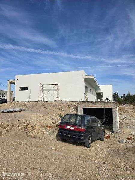 Imóvel de Luxo com Espaço Exterior e Privacidade Total - Grande imagem: 3/12