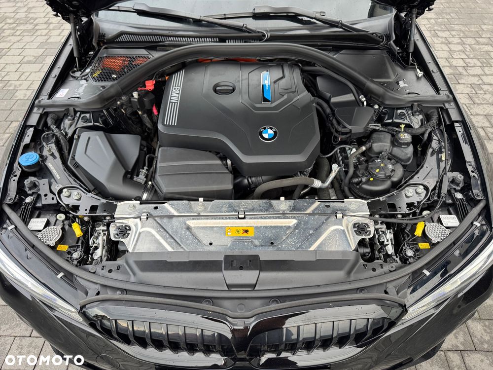BMW Seria 3 330e PHEV M Sport Edition sport - 39