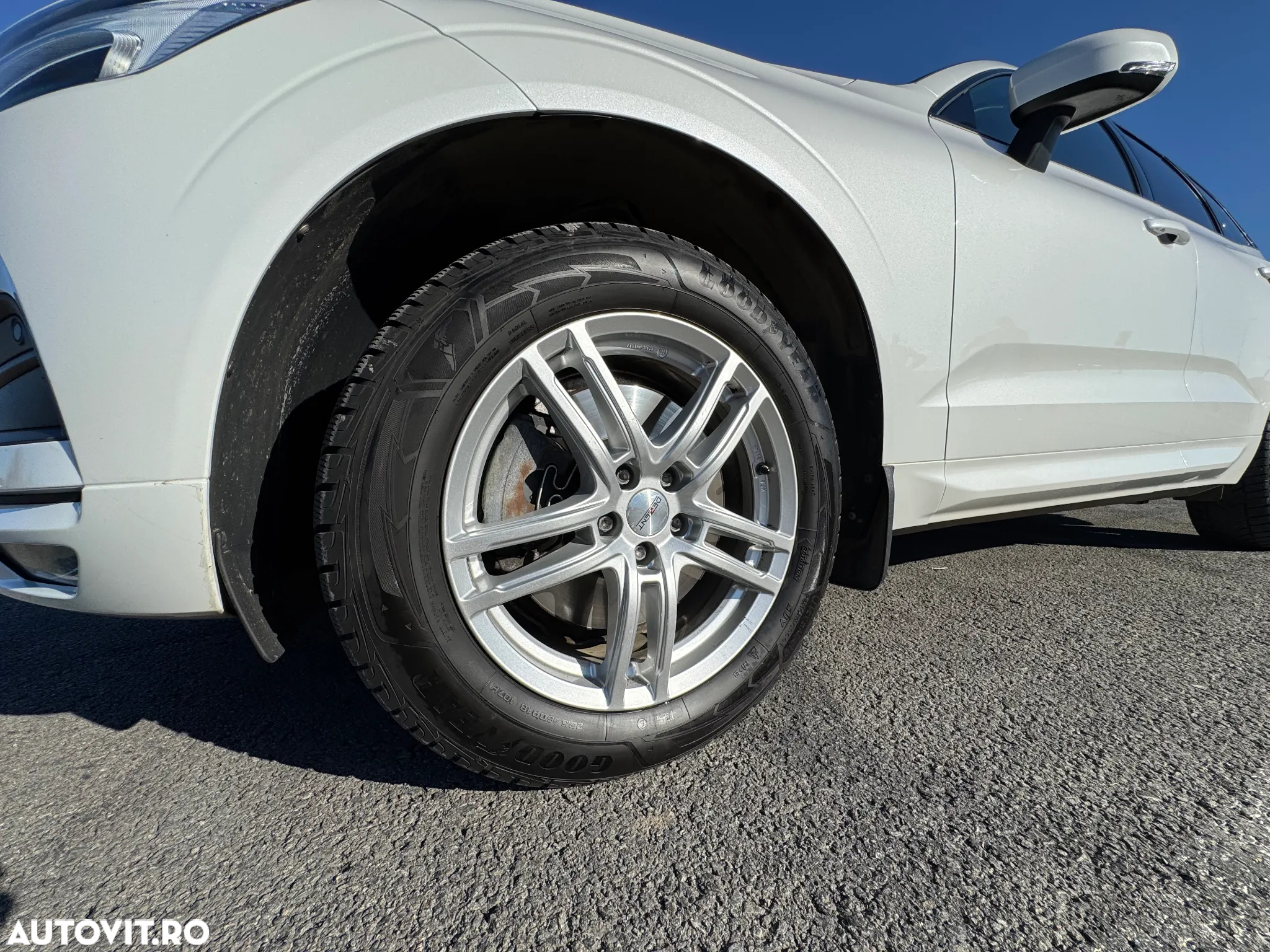 Volvo XC 60 B4 MHEV AWD Momentum - 6
