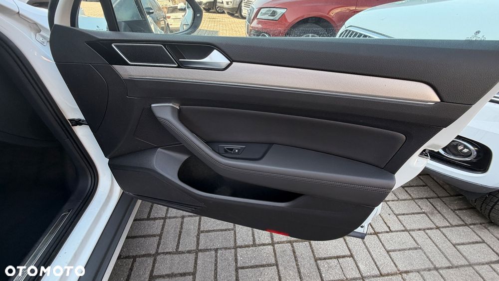 Volkswagen Passat Alltrack 2.0 TDI SCR 4Motion DSG - 19