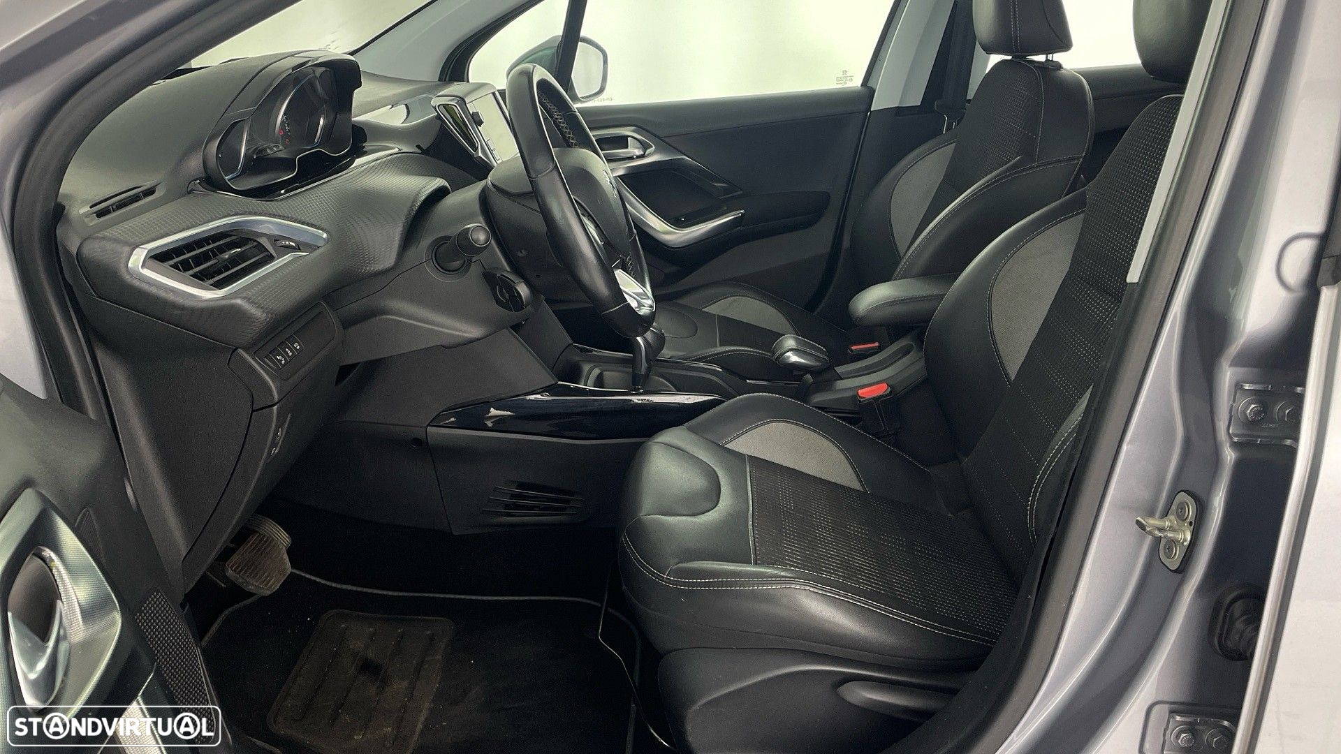 Peugeot 2008 1.2 PureTech Allure EAT6 - 20