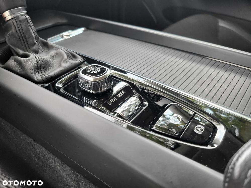 Volvo XC 60 T4 Momentum Pro - 18
