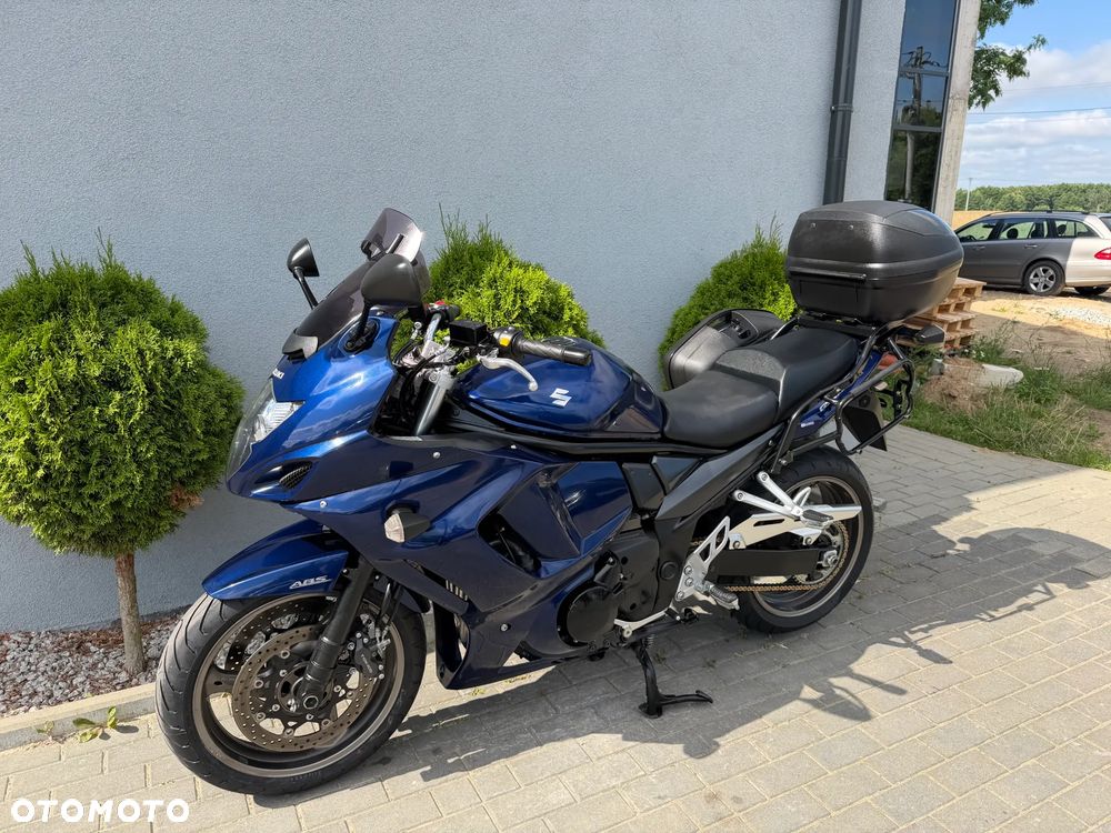 Suzuki GSX - 32