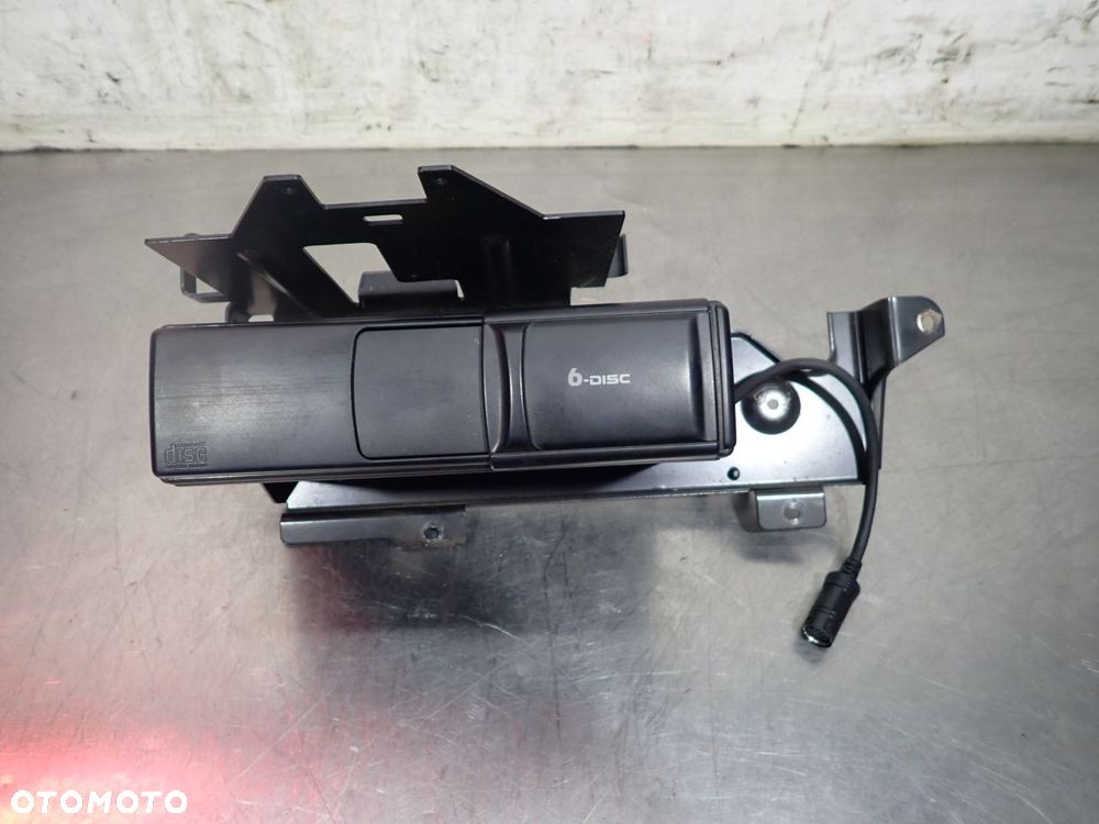 ZMIENIARKA CD AUDI A8 D2 2.5 - 1