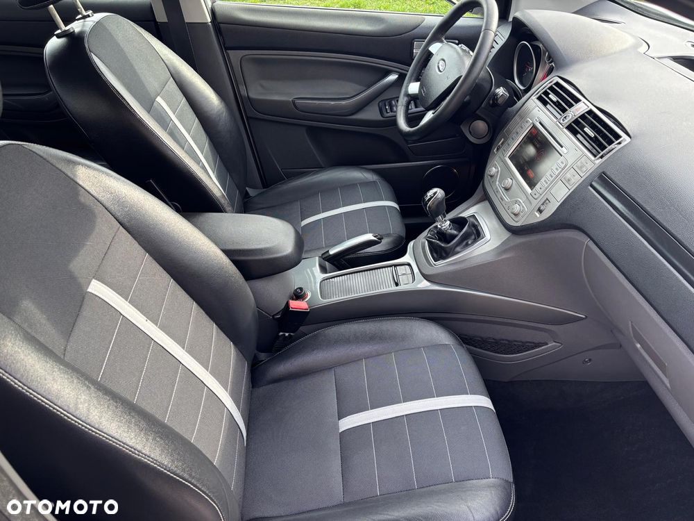 Ford Kuga 2.0 TDCi 4x4 Titanium - 17