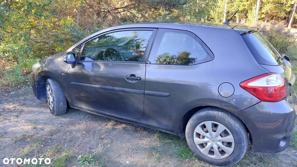Toyota Auris 2011 photo 4