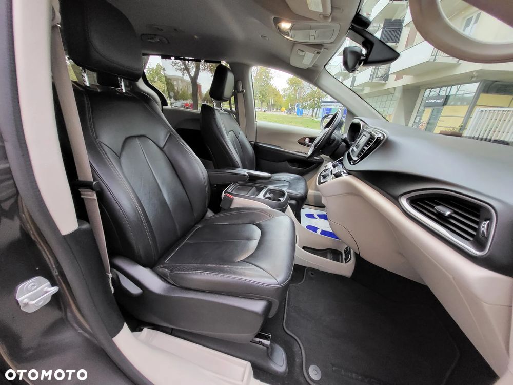 Chrysler Pacifica - 33