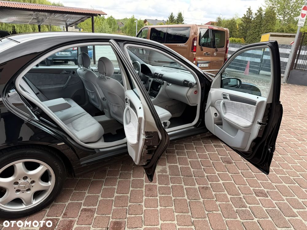 Mercedes-Benz Klasa C 200 Kompressor Automatik Avantgarde - 32