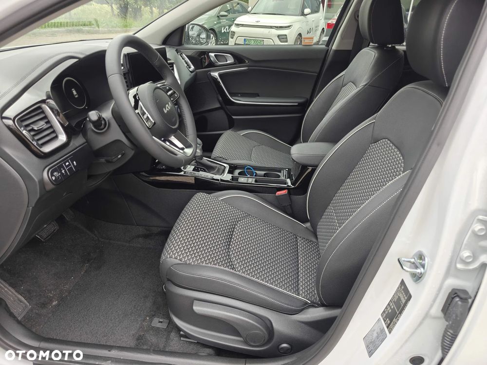 Kia XCeed - 12