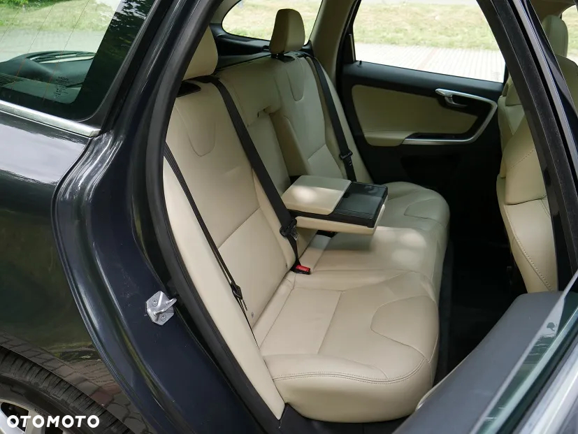 Volvo XC 60 D3 Geartronic Momentum - 32