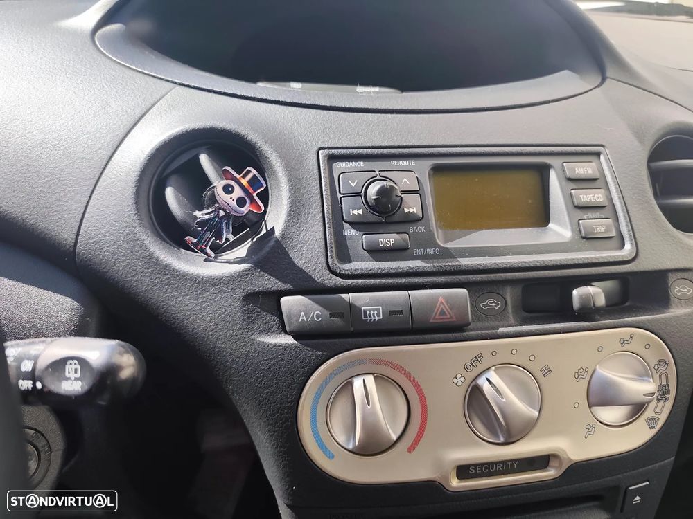 Toyota Yaris 1.0 Sol MMT AC - 12