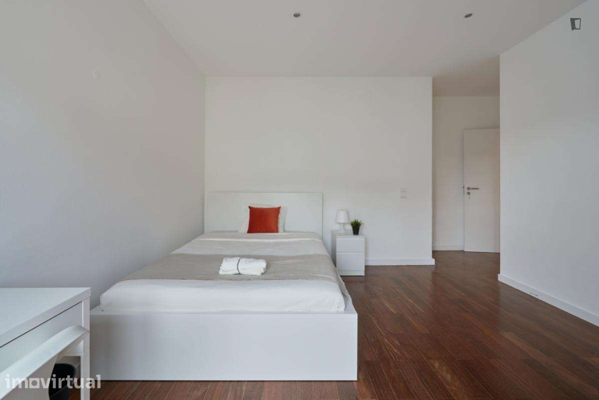 Quarto - localizado em Entrecampos Lisbon - Grande imagem: 4/23