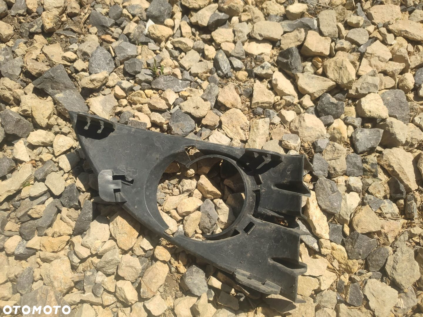 KRATKA ZDERZAKA PRZÓD RENAULT SCENIC II 06- - 6