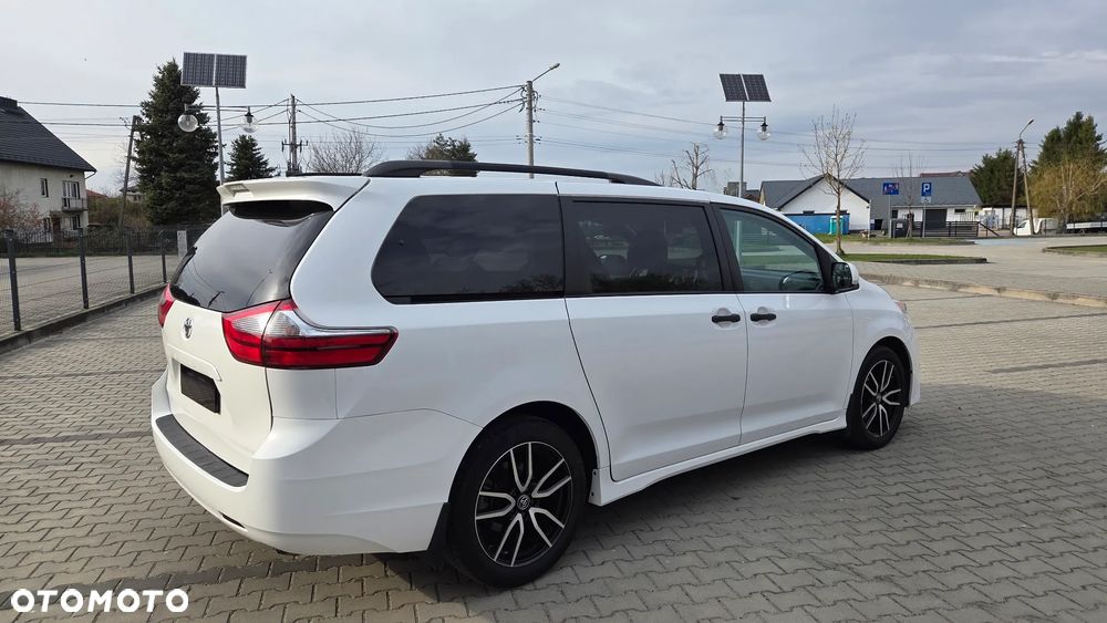 Toyota Sienna - 14