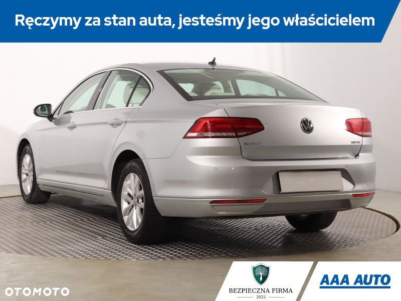 Volkswagen Passat - 6