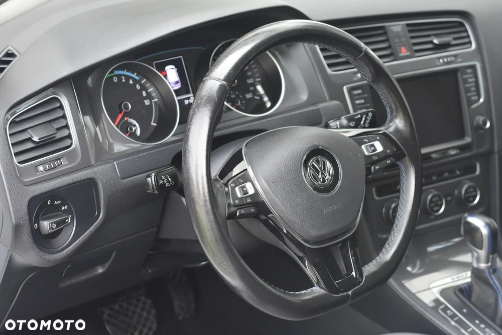 Volkswagen Golf - 8