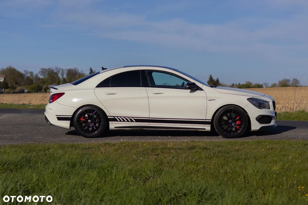 Mercedes-Benz CLA 45 AMG 4-Matic - 16