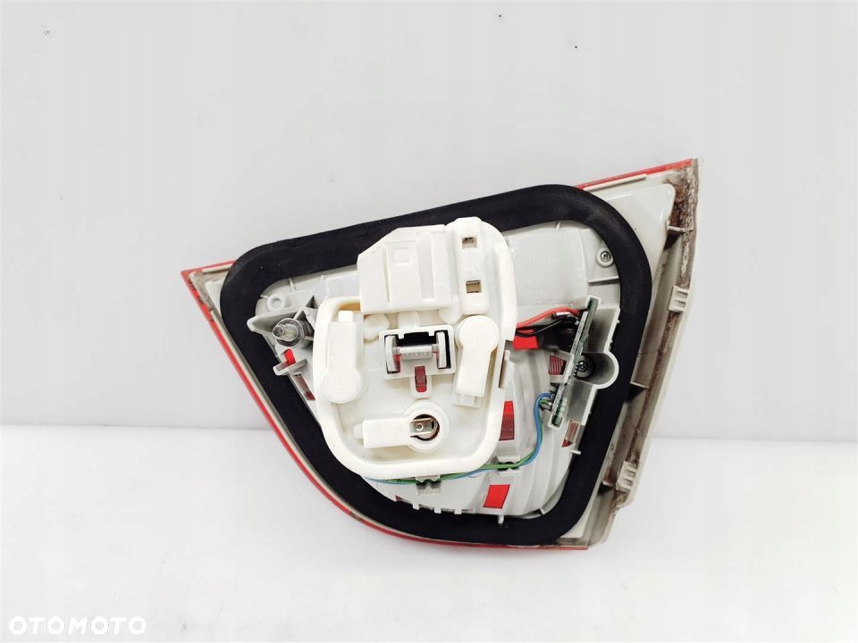 BMW 3 E90 LIFT LCI 08r LEWA LAMPA TYŁ W KLAPĘ LED - 3