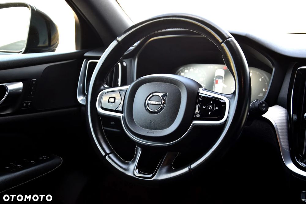 Volvo V60 B4 D R-Design - 28