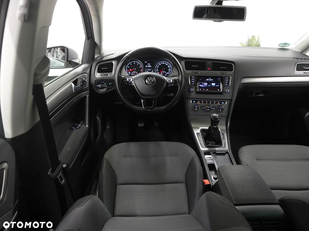 Volkswagen Golf - 27