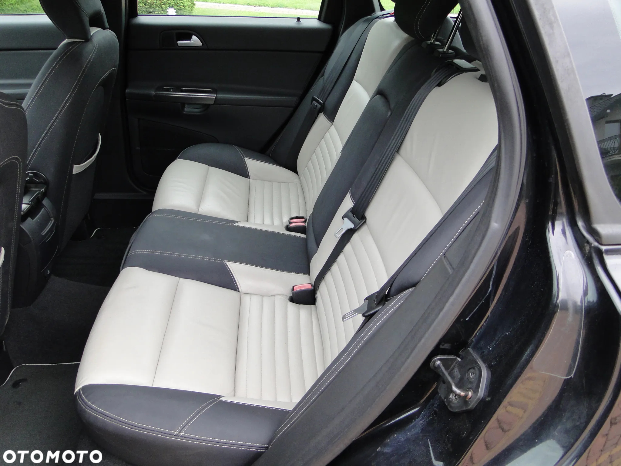 Volvo V50 D3 R-Design - 22