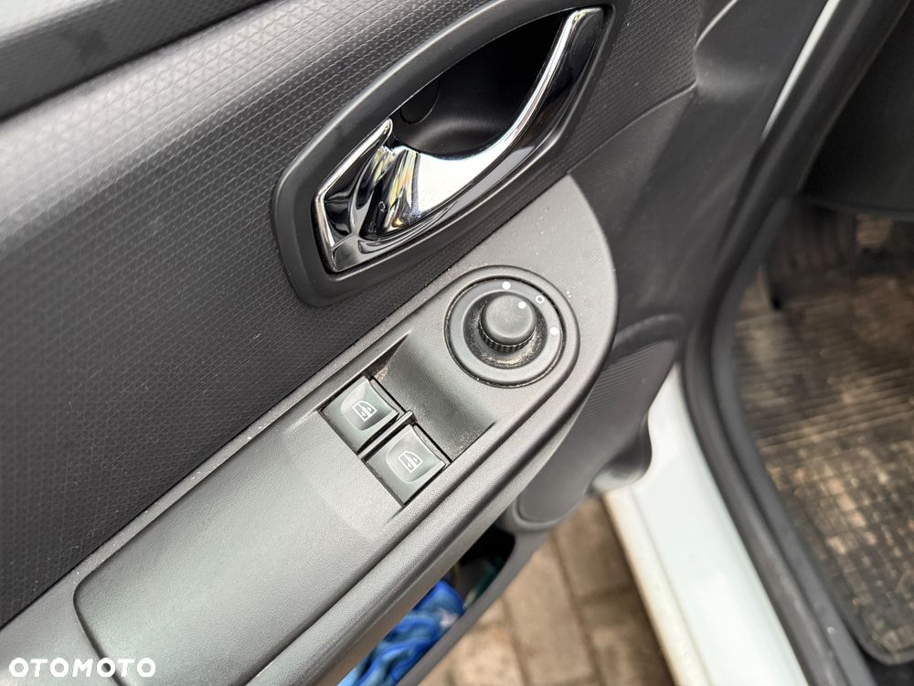 Renault Clio 1.2 16V 75 Life - 6