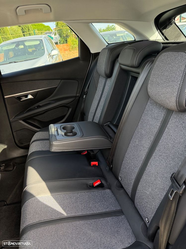 Peugeot 3008 PureTech 130 Stop & Start GPF Allure - 23