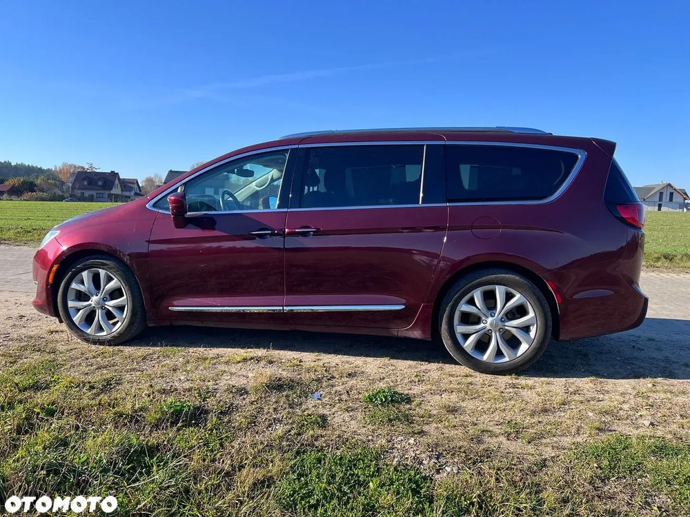 Chrysler Pacifica - 4