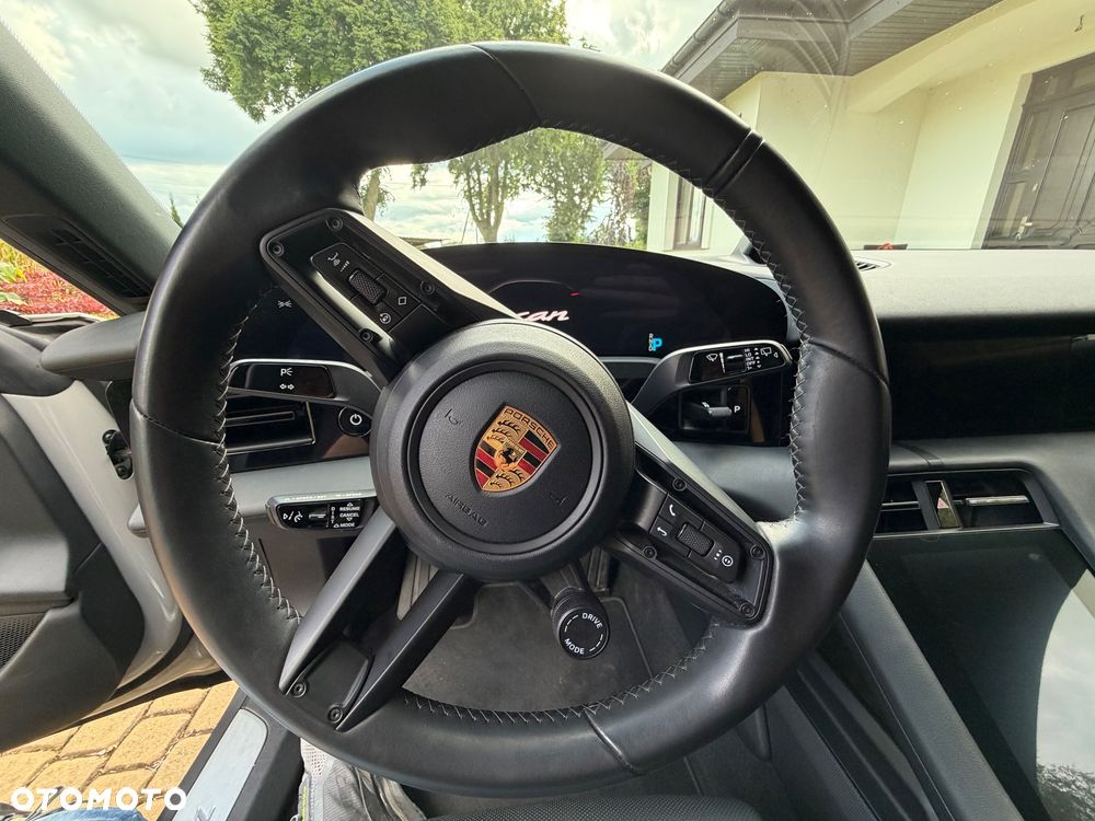Porsche Taycan - 21