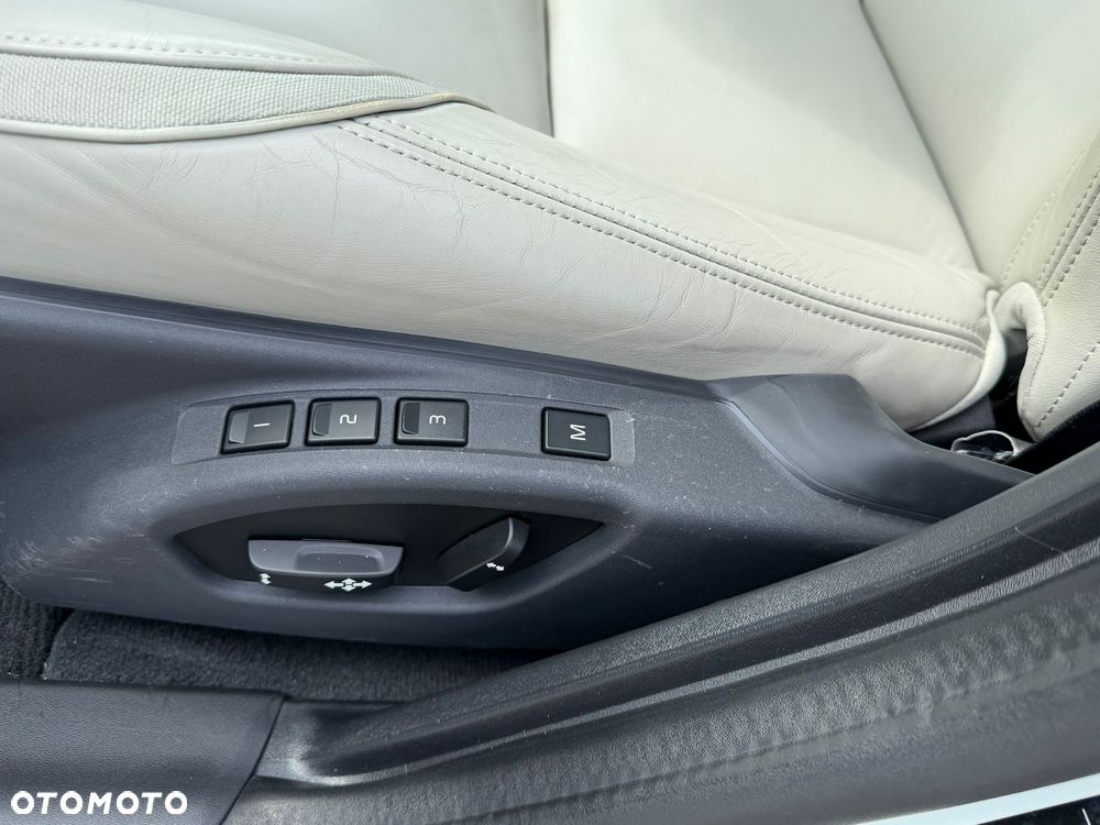 Volvo V60 D6 AWD Plug-in Hybrid Summum - 17