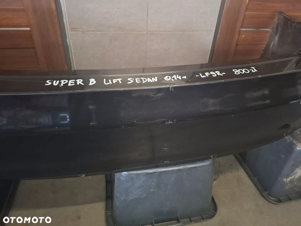 Zderzak tył Skoda Superb lift 2,0 TDI 2014 rok kolor LF9R sedan - 4