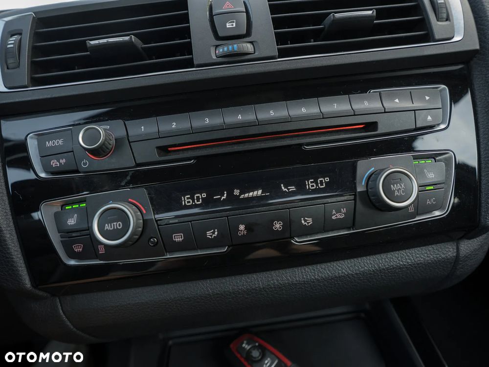 BMW Seria 1 120i Sport Line - 31