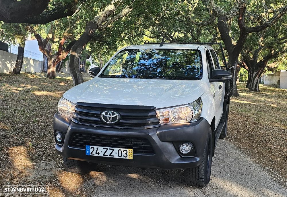 Toyota Hilux 2.4 D-4D 4WD CD CM - 2