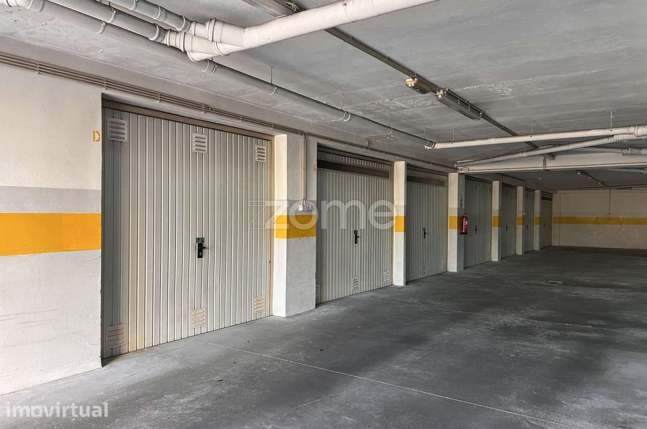 Estacionamento fechado para arrendamento junto ao Hospital de S. João - Grande imagem: 2/16