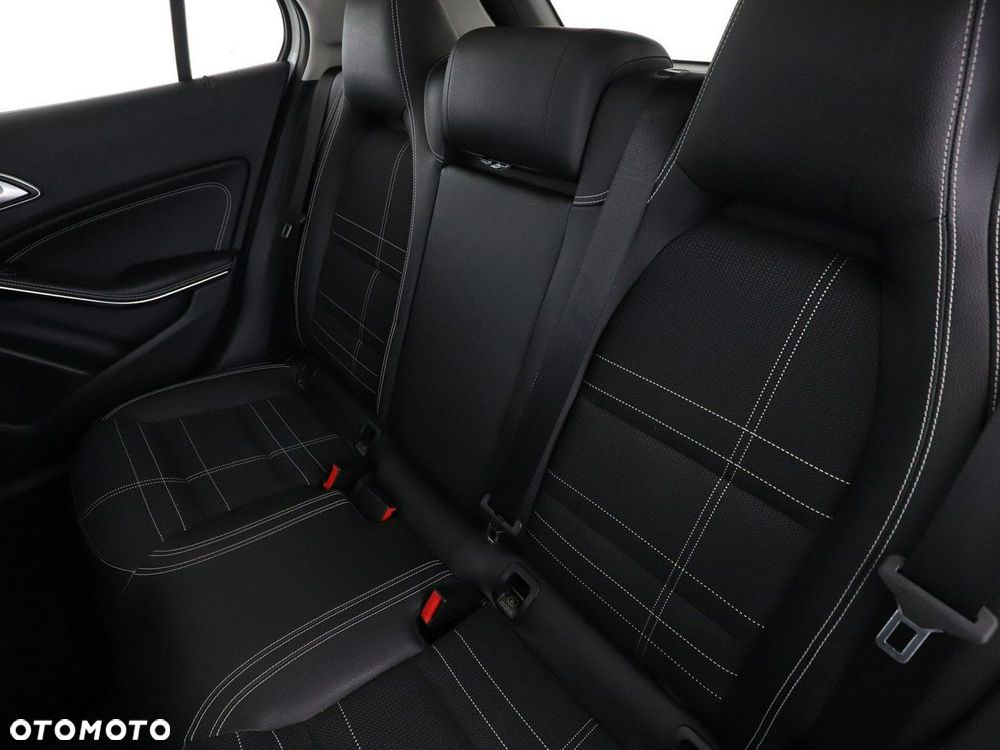Mercedes-Benz GLA 250 4-Matic Urban - 18