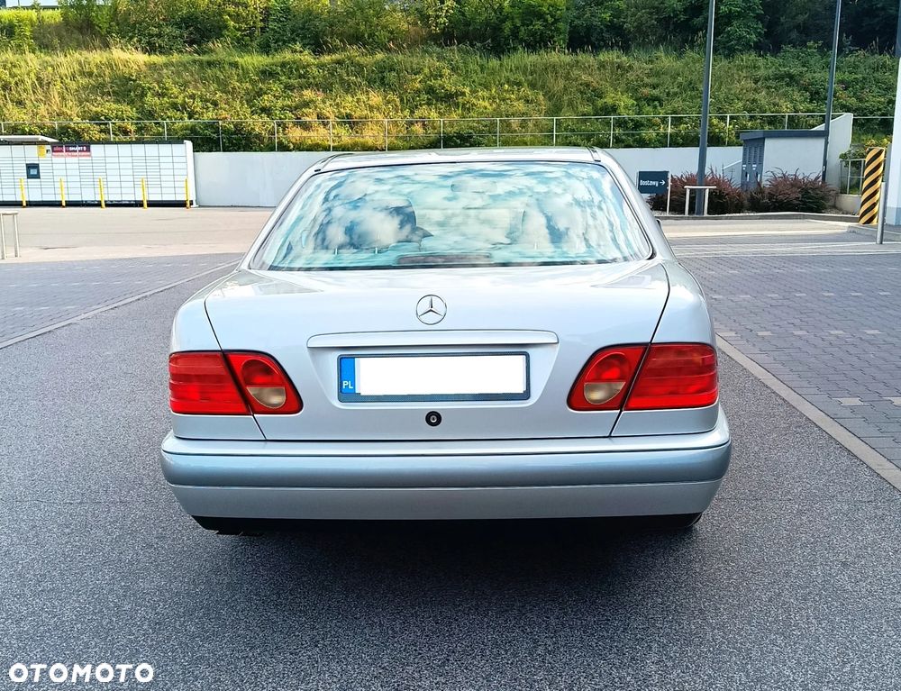 Mercedes-Benz Klasa E - 6