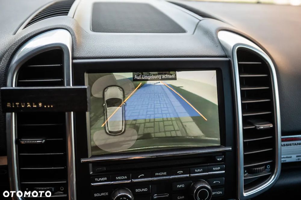 Porsche Cayenne Platinum Edition - 18