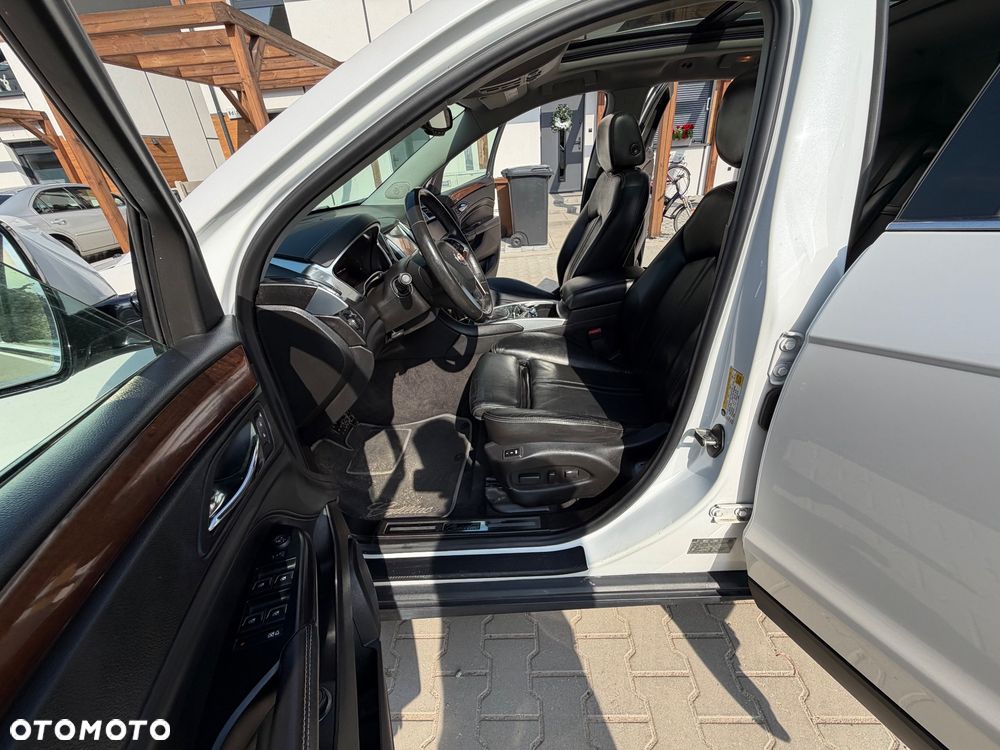 Cadillac SRX - 14