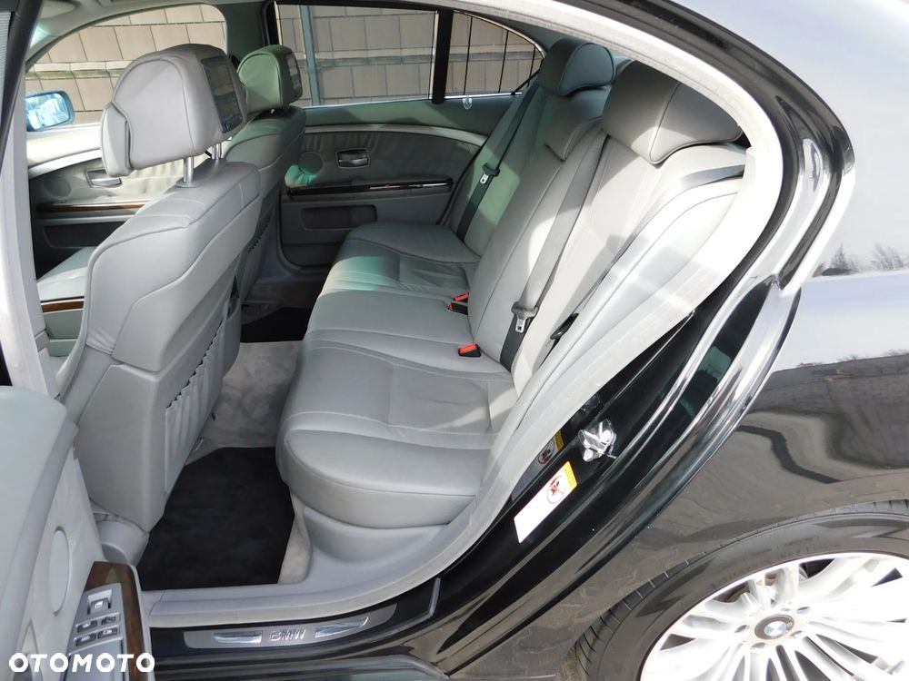 BMW Seria 7 745Li - 10