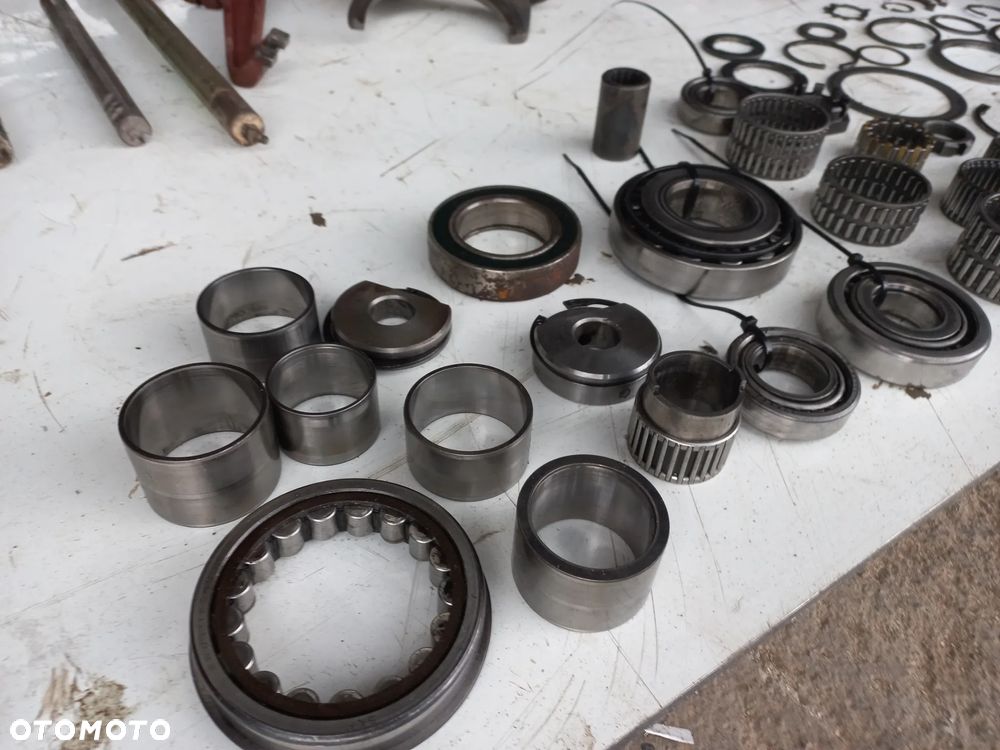 Deutz fahr DX 3.90,3.70,3.10,3.30, 3.65, 3.75,3.50,3.60, G70,4337918,4378828,4342689.WAŁEK,atak,synchronizator,podnośnik,mechanizm różnicowy,koło zębate,łożysko,piasta,most,kabina,silnik,skrzynia,obudowa mostu,zwolnice,koła,maska,części - 4