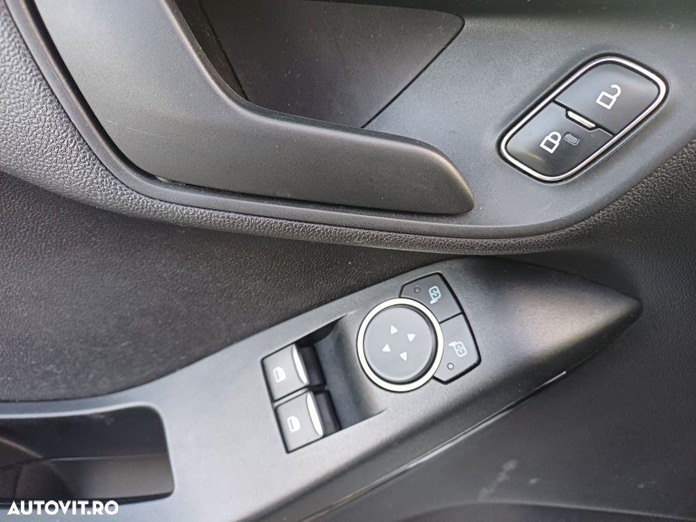 Ford Fiesta 1.0 EcoBoost Hybrid S&S COOL&CONNECT - 11