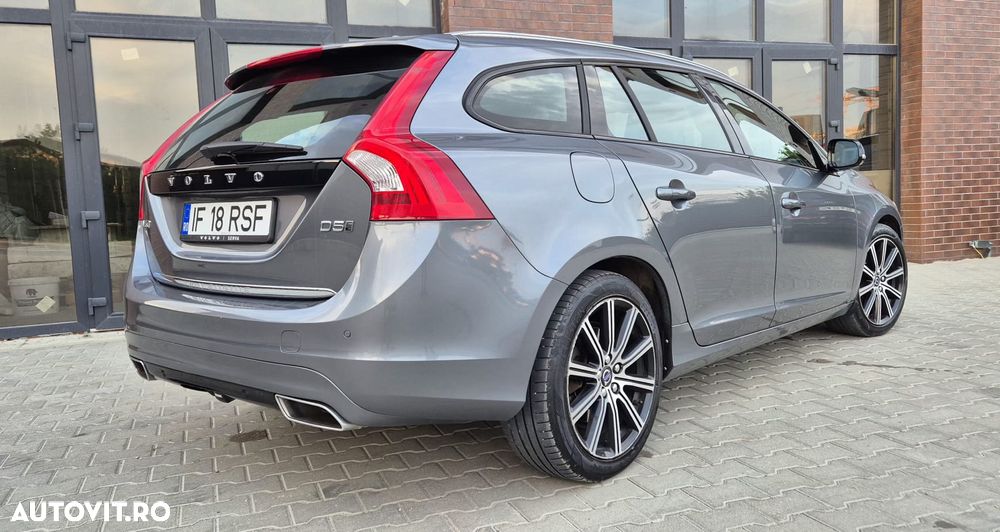 Volvo V60 D6 Plug-In-Hybrid AWD Geartronic Summum - 30