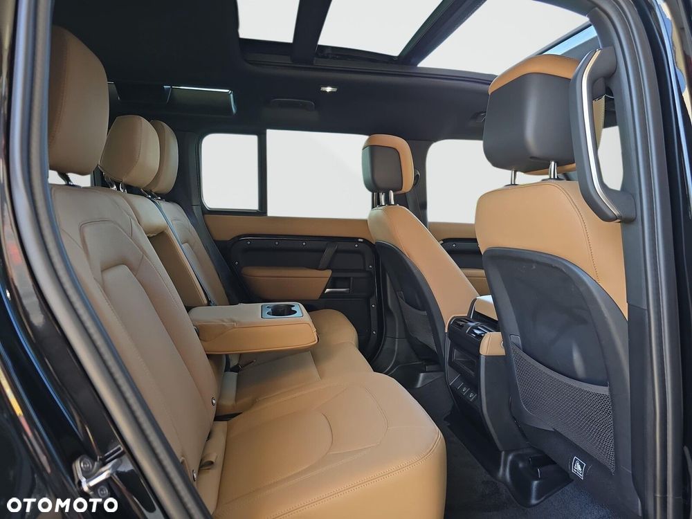 Land Rover Defender - 25