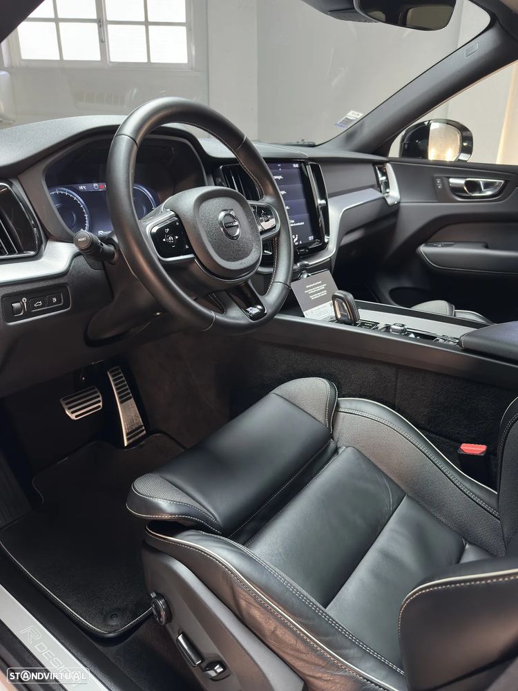 Volvo XC 60 2.0 T8 PHEV R-Design AWD - 7