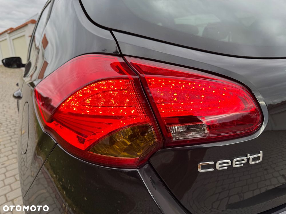 Kia Ceed - 12