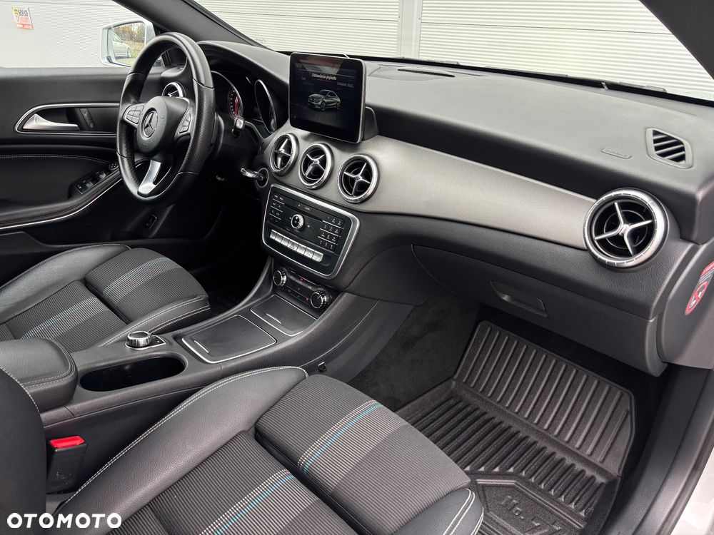 Mercedes-Benz CLA 180 7G-DCT Urban - 31