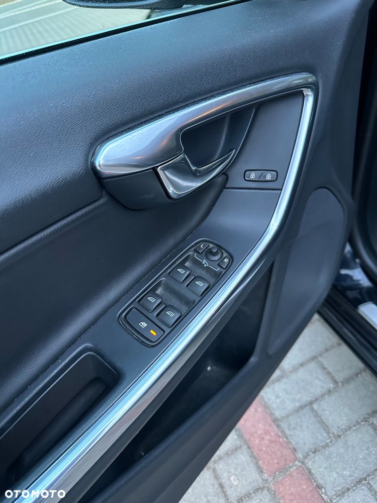 Volvo V60 D5 Geartronic RDesign - 16