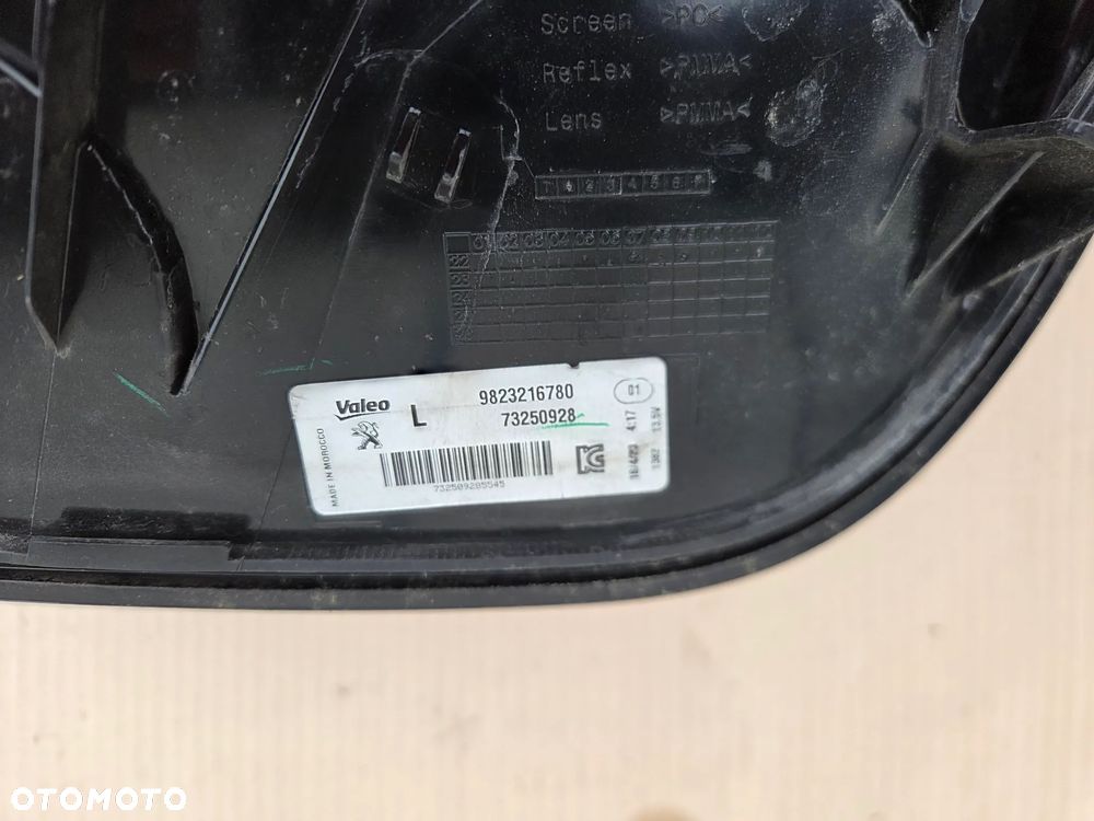 Lampa tylna prawa Peugeot 208 II 9823216780 - 8
